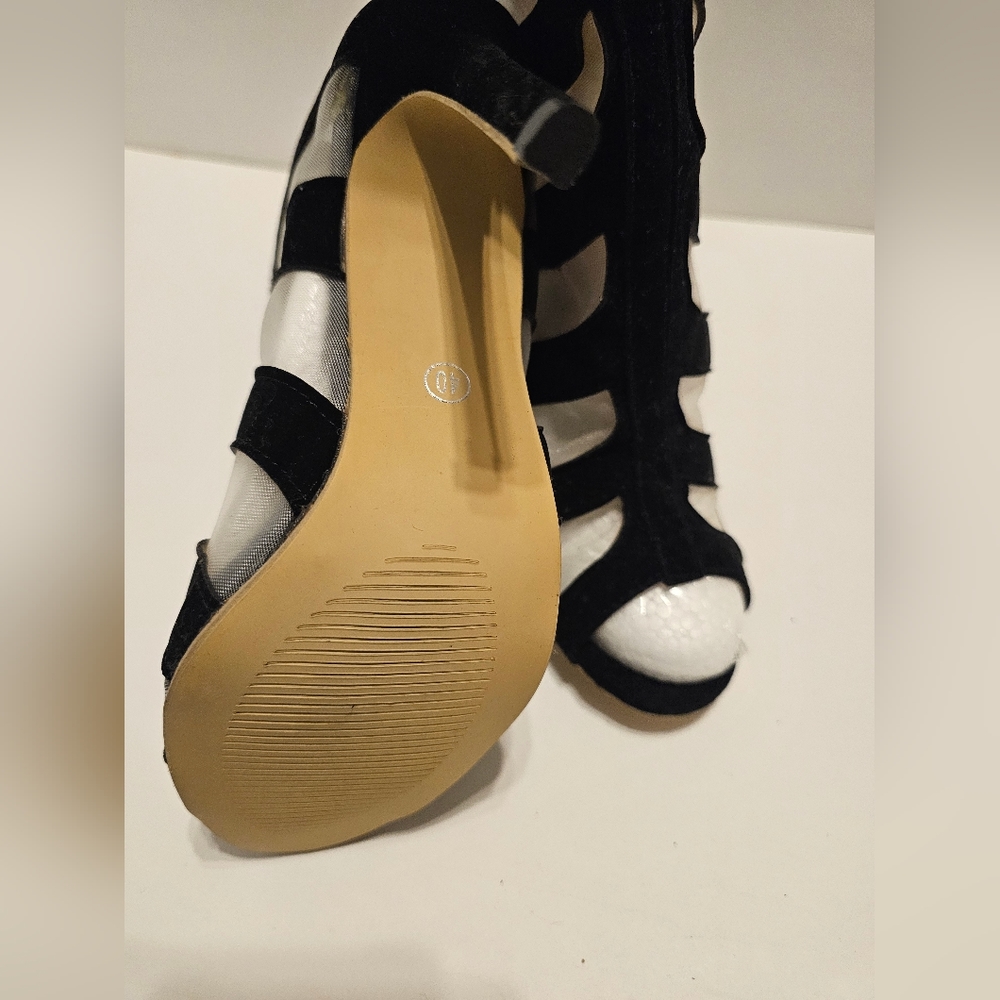 Shoes - Picture 8 of 16